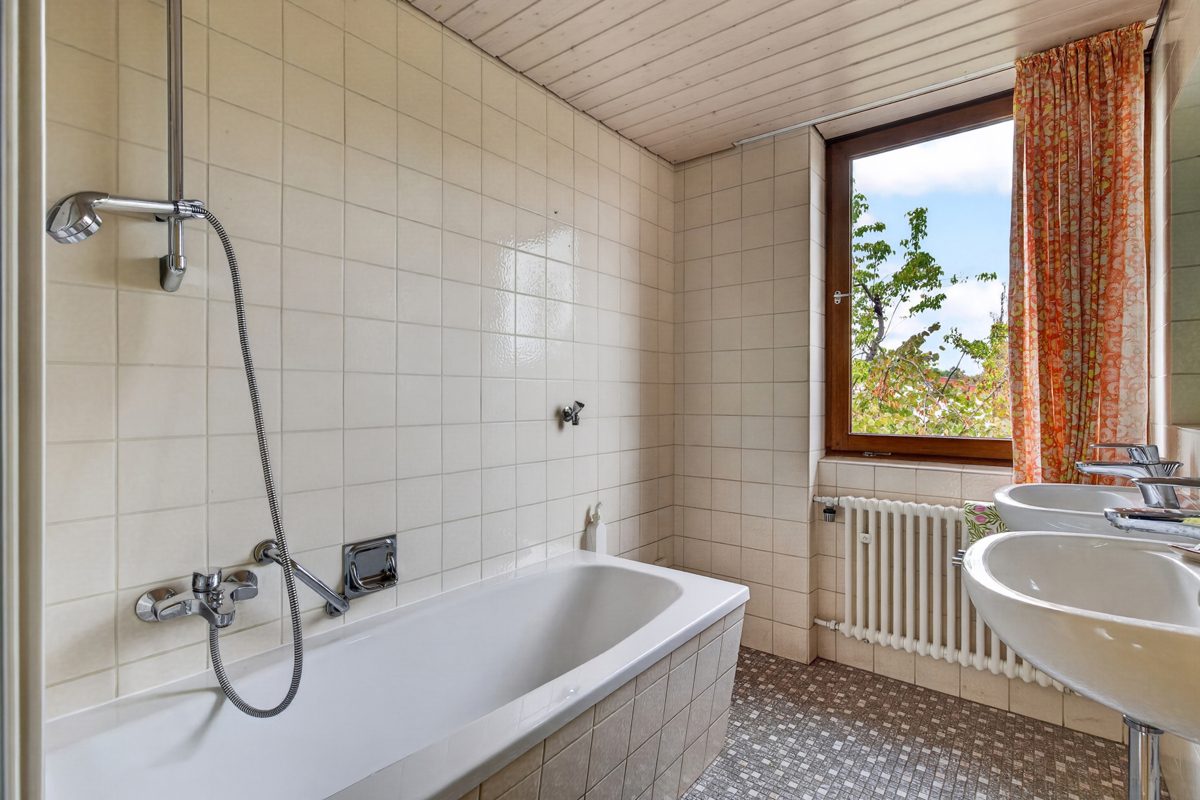 OG Bad Immobilienangebot - Karlsruhe / Waldstadt - Wohnen & Anlage - Wohnen, Vermieten, Kombinieren: Vielseitiges Mehrfamilienhaus auf großzügigem Grundstück!