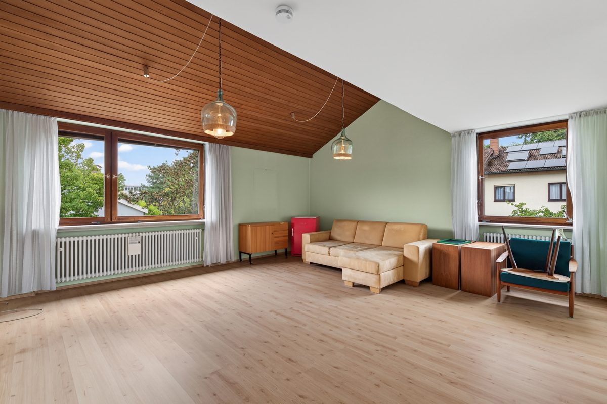OG Wohnzimmer Immobilienangebot - Karlsruhe / Waldstadt - Wohnen & Anlage - Wohnen, Vermieten, Kombinieren: Vielseitiges Mehrfamilienhaus auf großzügigem Grundstück!