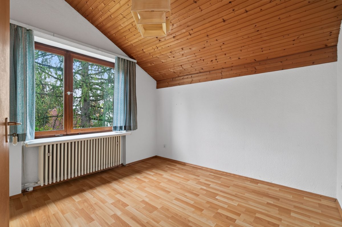DG Schlafzimmer Immobilienangebot - Karlsruhe / Waldstadt - Wohnen & Anlage - Wohnen, Vermieten, Kombinieren: Vielseitiges Mehrfamilienhaus auf großzügigem Grundstück!