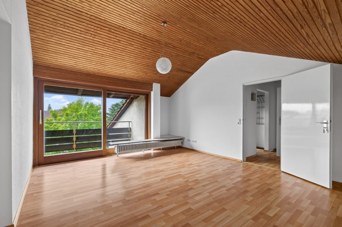 DG Wohnzimmer Immobilienangebot - Karlsruhe / Waldstadt - Wohnen & Anlage - Wohnen, Vermieten, Kombinieren: Vielseitiges Mehrfamilienhaus auf großzügigem Grundstück!