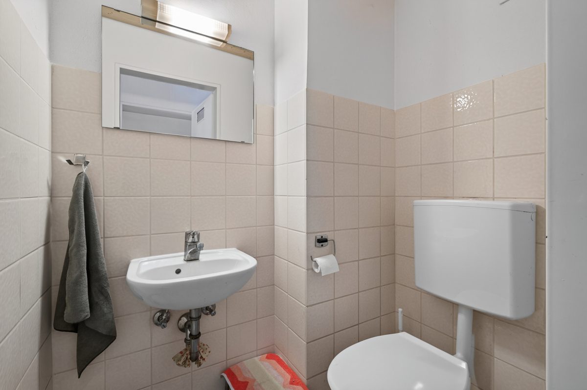 EG WC Immobilienangebot - Karlsruhe / Waldstadt - Wohnen & Anlage - Wohnen, Vermieten, Kombinieren: Vielseitiges Mehrfamilienhaus auf großzügigem Grundstück!
