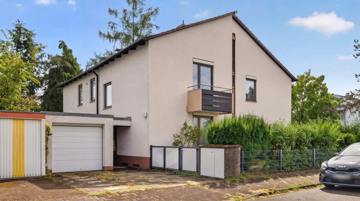 Immobilienangebot - Karlsruhe / Waldstadt - Wohnen & Anlage - Wohnen, Vermieten, Kombinieren: Vielseitiges Mehrfamilienhaus auf großzügigem Grundstück!