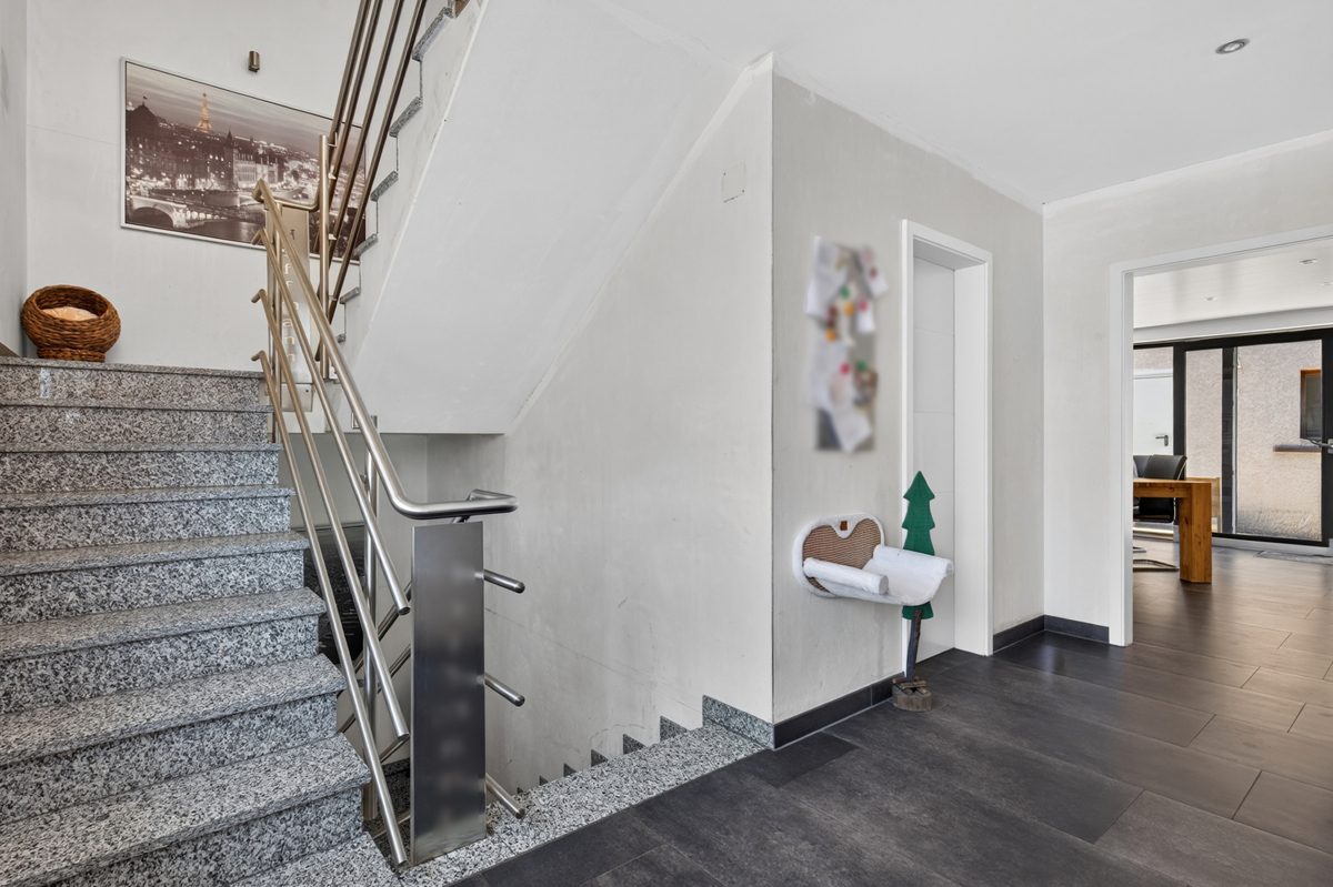 Flur 1. OG Immobilienangebot - Pfinztal / Söllingen - Wohnen & Anlage - Modern. Großzügig. Vielseitig. - Attraktives Einfamilienhaus mit großem Garten und Ausbaupotenzial!