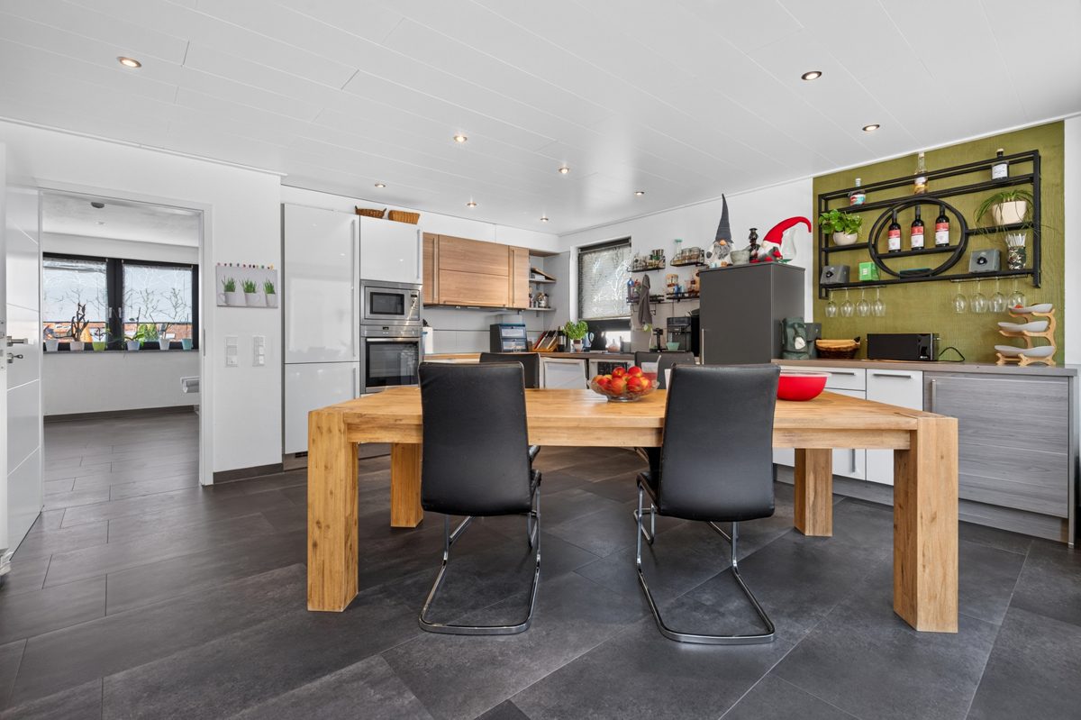 Küche 1. OG Immobilienangebot - Pfinztal / Söllingen - Wohnen & Anlage - Modern. Großzügig. Vielseitig. - Attraktives Einfamilienhaus mit großem Garten und Ausbaupotenzial!