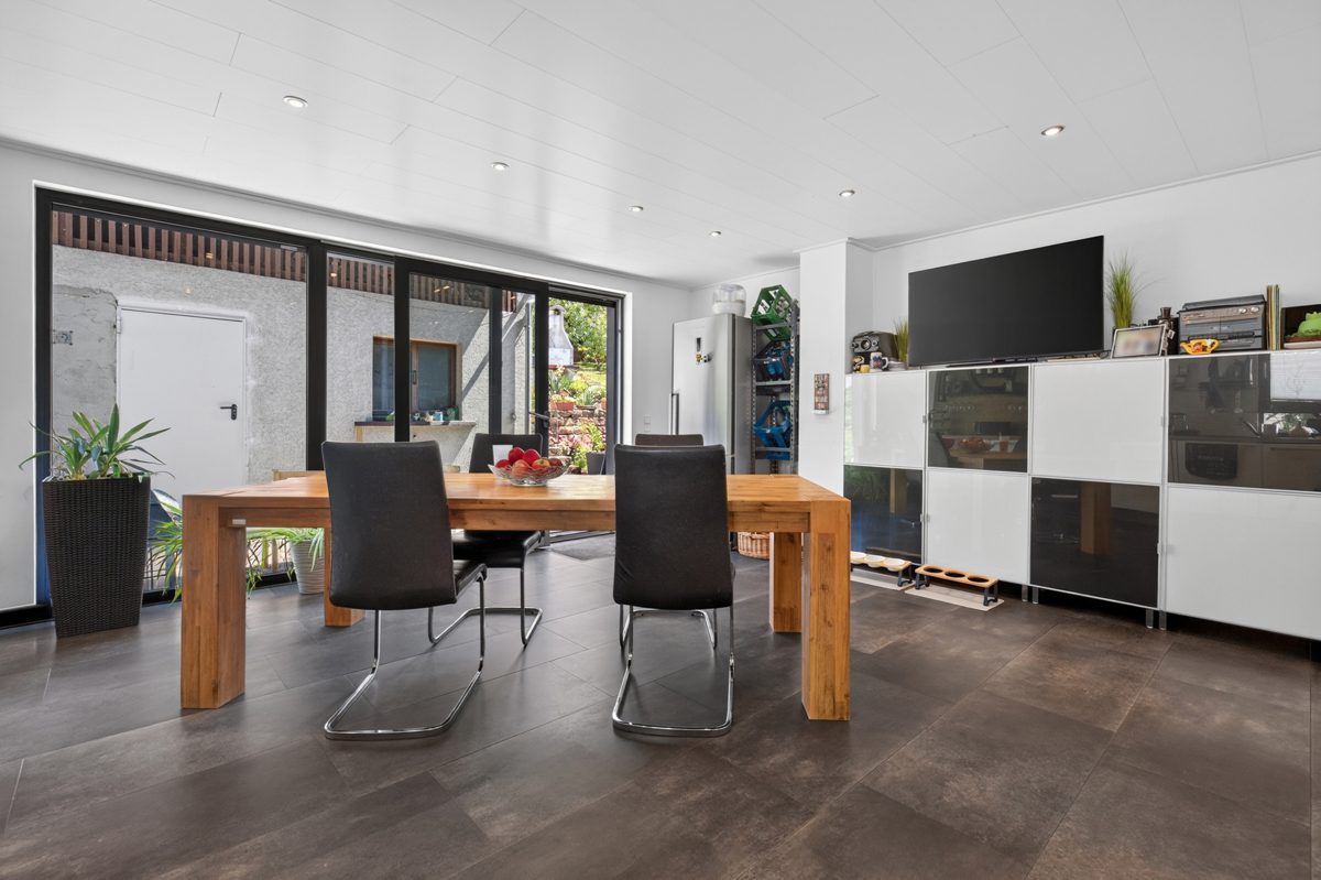 Küche 1. OG Ansicht 2 Immobilienangebot - Pfinztal / Söllingen - Wohnen & Anlage - Modern. Großzügig. Vielseitig. - Attraktives Einfamilienhaus mit großem Garten und Ausbaupotenzial!