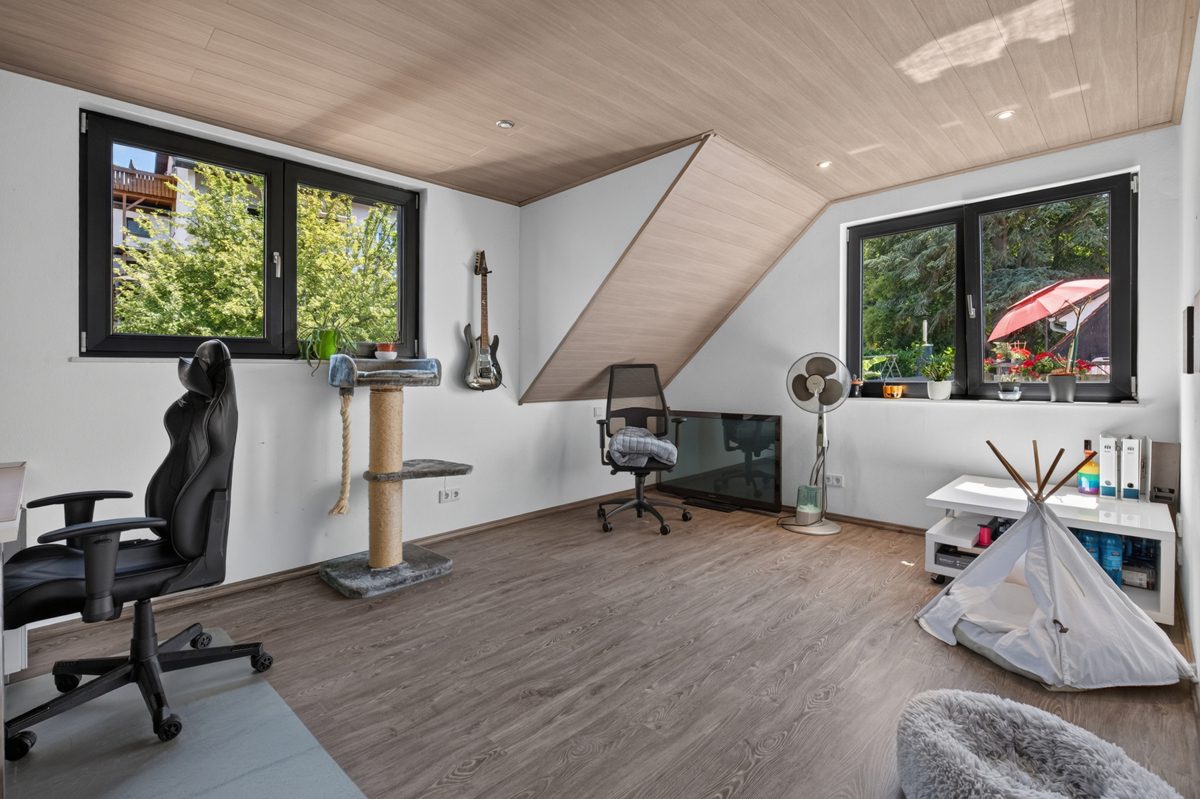 Büro 2. OG Immobilienangebot - Pfinztal / Söllingen - Wohnen & Anlage - Modern. Großzügig. Vielseitig. - Attraktives Einfamilienhaus mit großem Garten und Ausbaupotenzial!