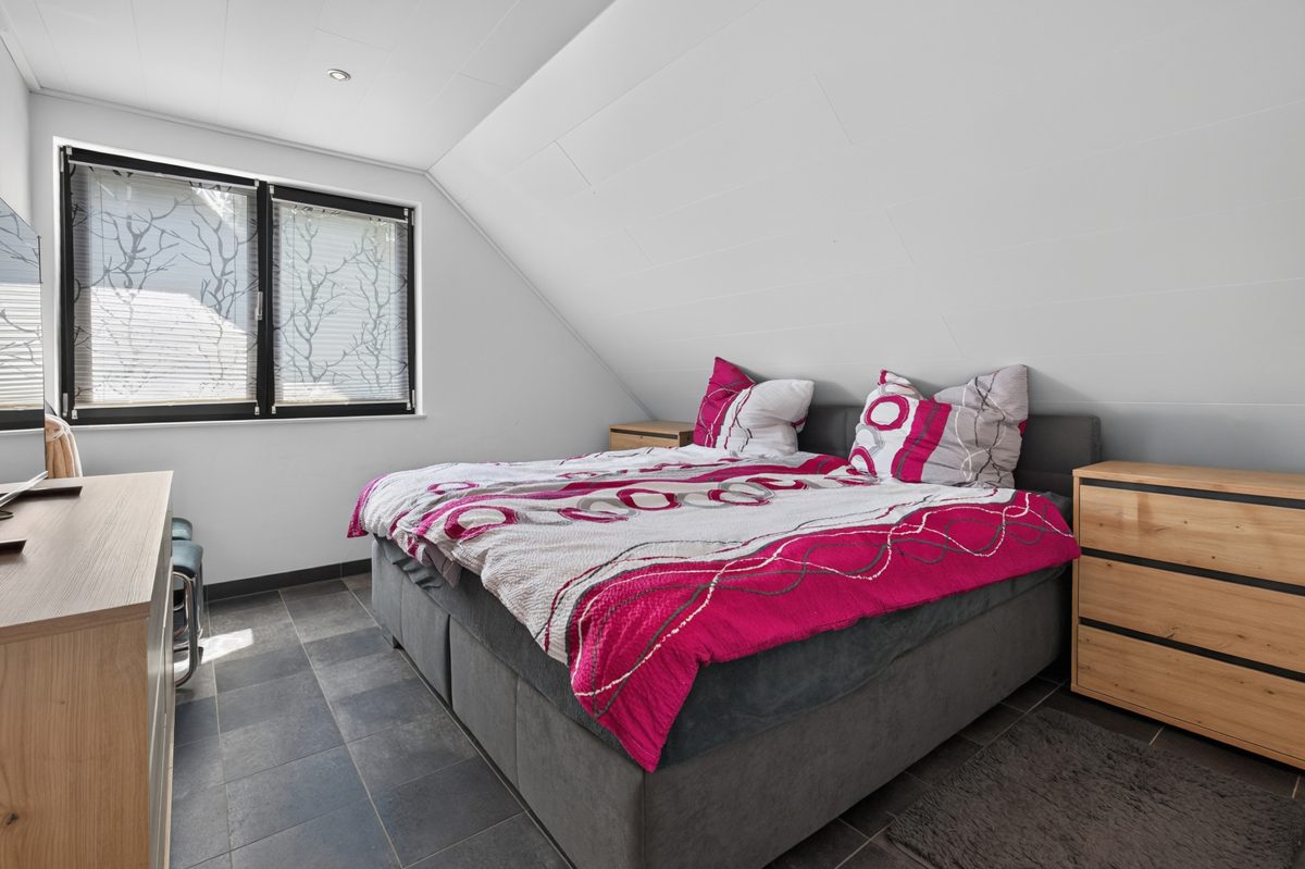 Schlafzimmer 2. OG Immobilienangebot - Pfinztal / Söllingen - Wohnen & Anlage - Modern. Großzügig. Vielseitig. - Attraktives Einfamilienhaus mit großem Garten und Ausbaupotenzial!
