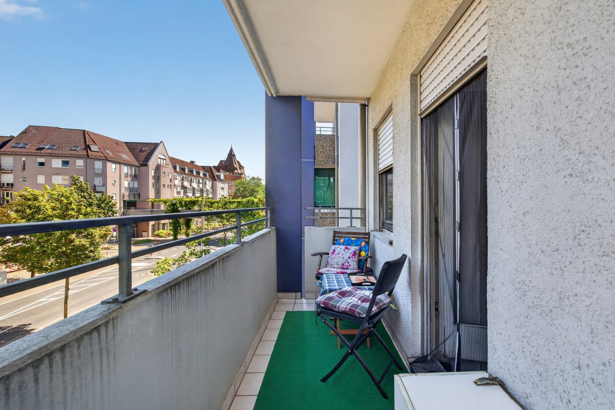 Immobilienangebot - Karlsruhe - Wohnungen - Zentral wohnen in Karlsruhe: 2-Zimmer-Wohnung mit Balkon und Potenzial