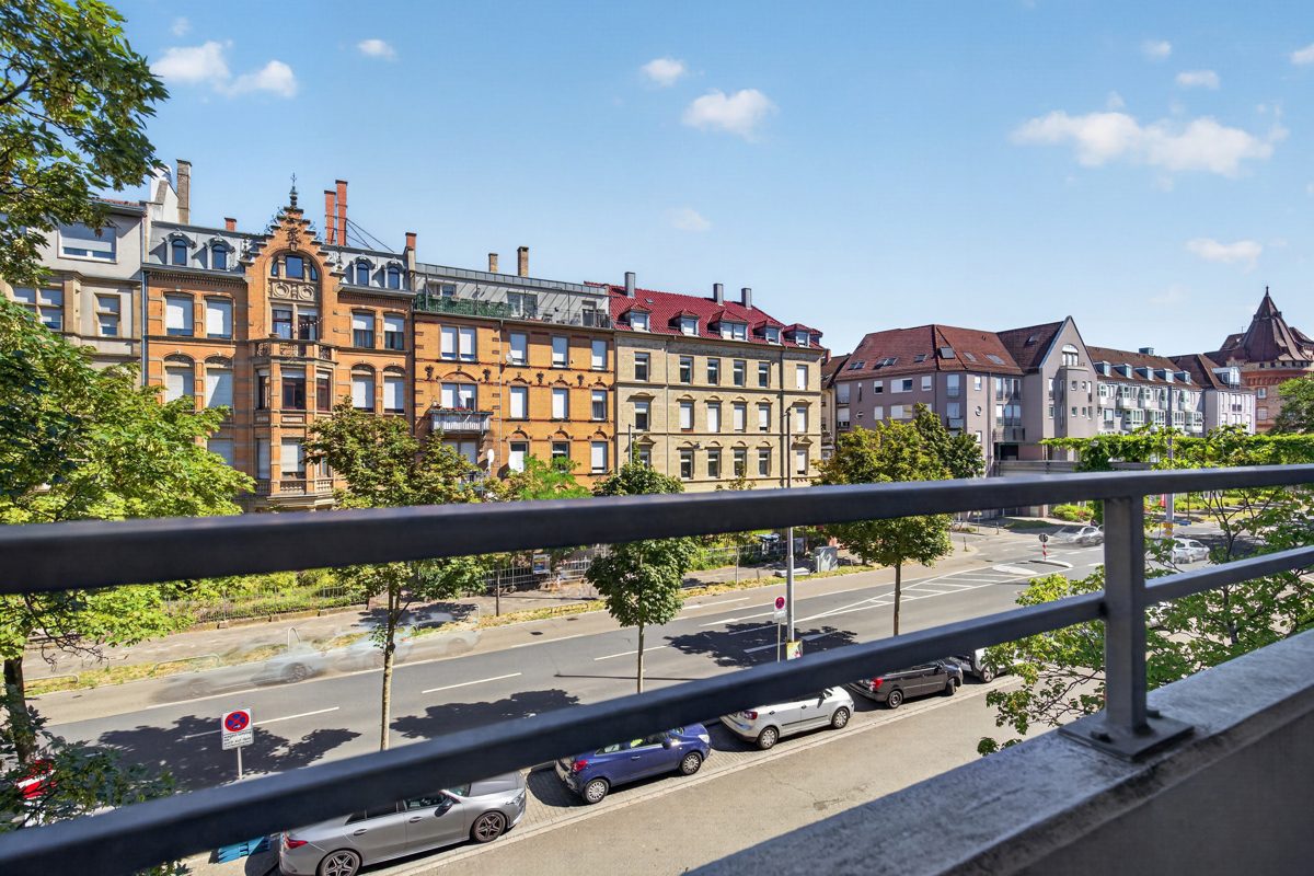 Immobilienangebot - Karlsruhe - Wohnungen - Zentral wohnen in Karlsruhe: 2-Zimmer-Wohnung mit Balkon und Potenzial