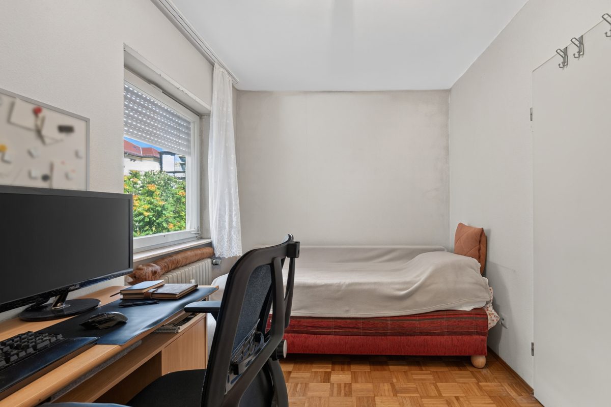 Immobilienangebot - Karlsruhe - Wohnungen - Zentral wohnen in Karlsruhe: 2-Zimmer-Wohnung mit Balkon und Potenzial