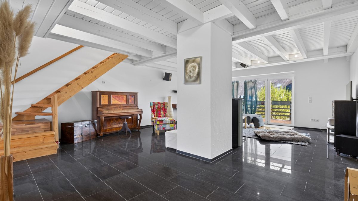 Immobilienangebot - Waghäusel / Wiesental - Wohnen & Anlage - Überraschend großzügig – modernisiertes Anwesen mit ca. 188 m² Wohnfläche, Anbau und Garten