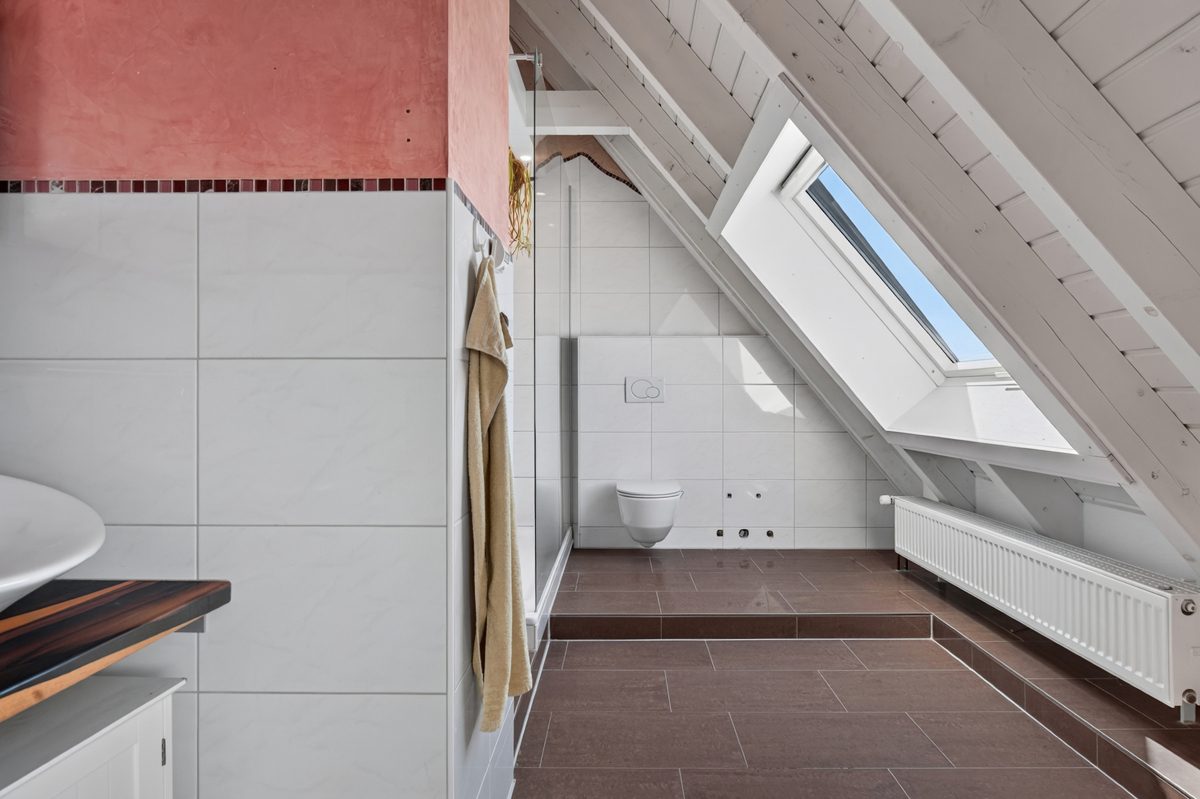 Immobilienangebot - Waghäusel / Wiesental - Wohnen & Anlage - Überraschend großzügig – modernisiertes Anwesen mit ca. 188 m² Wohnfläche, Anbau und Garten