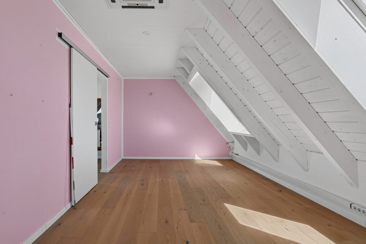 Immobilienangebot - Waghäusel / Wiesental - Wohnen & Anlage - Überraschend großzügig – modernisiertes Anwesen mit ca. 188 m² Wohnfläche, Anbau und Garten