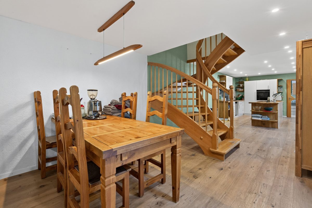 Immobilienangebot - Waghäusel / Wiesental - Wohnen & Anlage - Überraschend großzügig – modernisiertes Anwesen mit ca. 188 m² Wohnfläche, Anbau und Garten