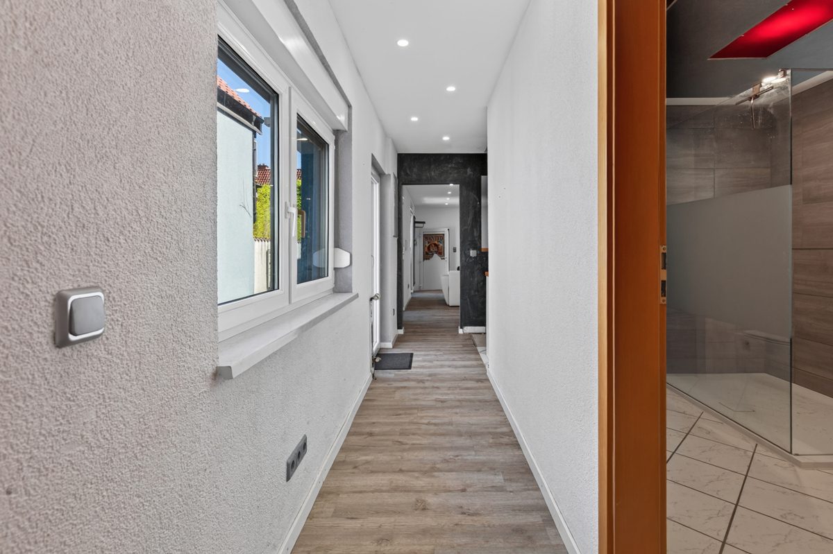 Immobilienangebot - Waghäusel / Wiesental - Wohnen & Anlage - Überraschend großzügig – modernisiertes Anwesen mit ca. 188 m² Wohnfläche, Anbau und Garten