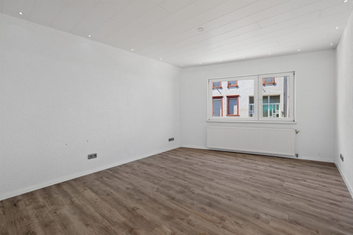 Immobilienangebot - Waghäusel / Wiesental - Wohnen & Anlage - Überraschend großzügig – modernisiertes Anwesen mit ca. 188 m² Wohnfläche, Anbau und Garten
