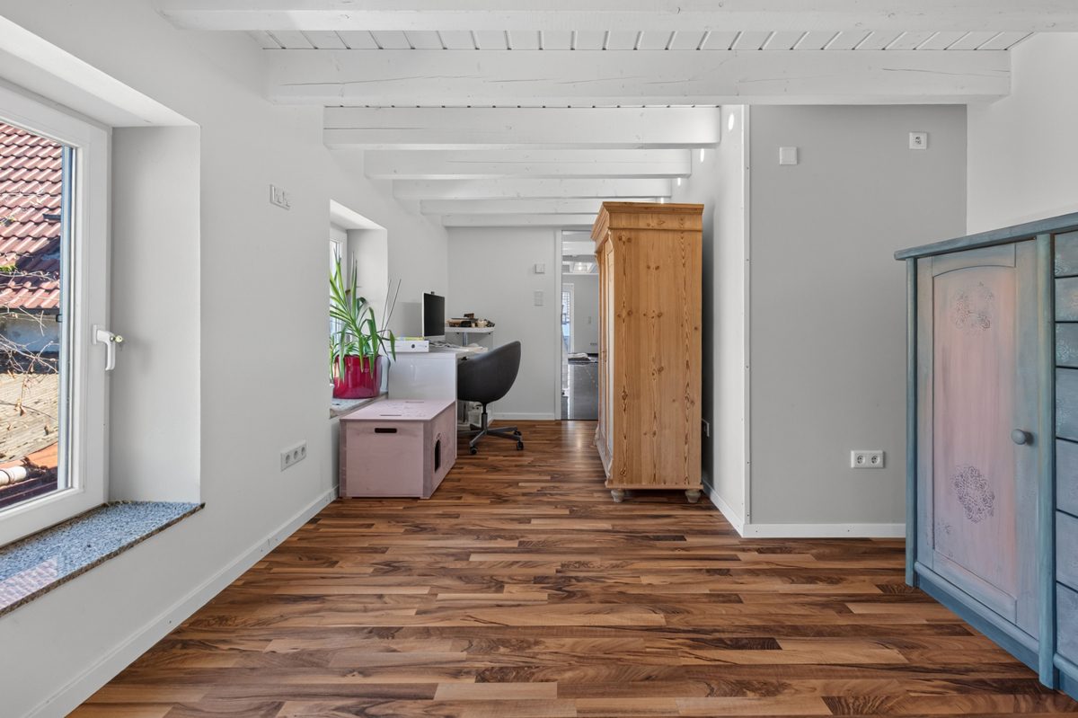 Immobilienangebot - Waghäusel / Wiesental - Wohnen & Anlage - Überraschend großzügig – modernisiertes Anwesen mit ca. 188 m² Wohnfläche, Anbau und Garten