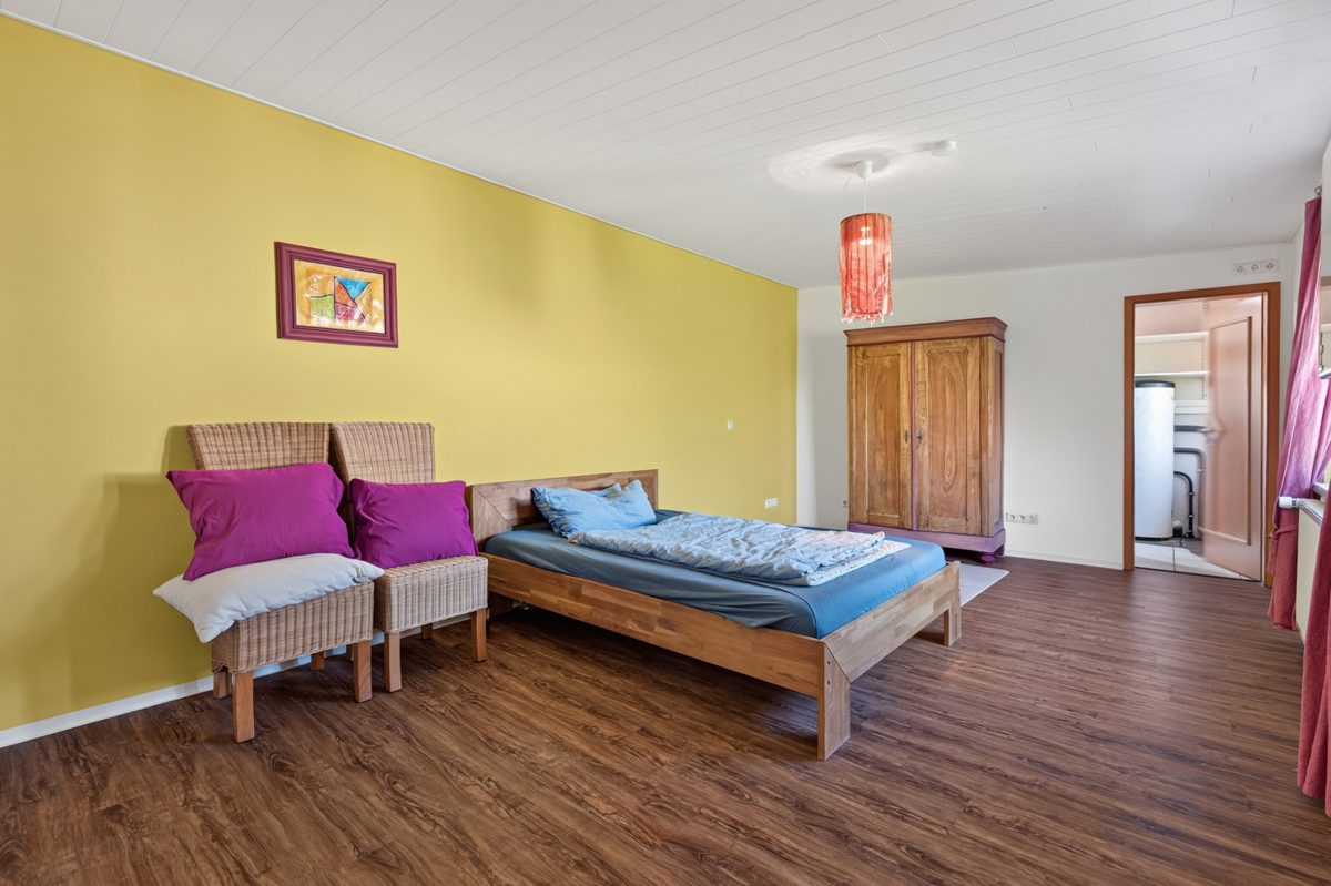 Immobilienangebot - Waghäusel / Wiesental - Wohnen & Anlage - Überraschend großzügig – modernisiertes Anwesen mit ca. 188 m² Wohnfläche, Anbau und Garten