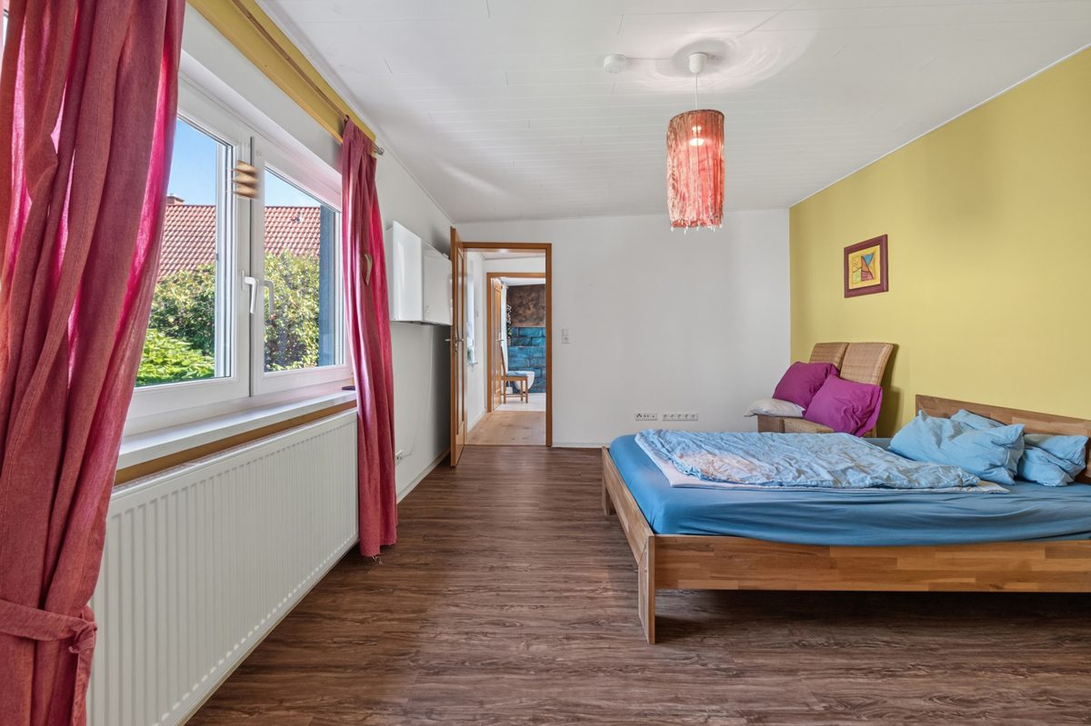 Immobilienangebot - Waghäusel / Wiesental - Wohnen & Anlage - Überraschend großzügig – modernisiertes Anwesen mit ca. 188 m² Wohnfläche, Anbau und Garten