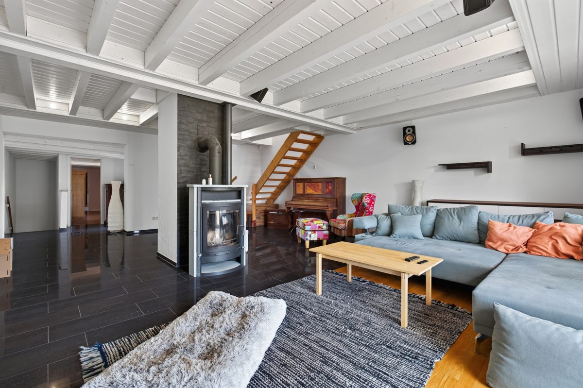 Immobilienangebot - Waghäusel / Wiesental - Wohnen & Anlage - Überraschend großzügig – modernisiertes Anwesen mit ca. 188 m² Wohnfläche, Anbau und Garten