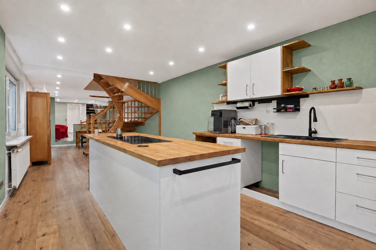 Immobilienangebot - Waghäusel / Wiesental - Wohnen & Anlage - Überraschend großzügig – modernisiertes Anwesen mit ca. 188 m² Wohnfläche, Anbau und Garten