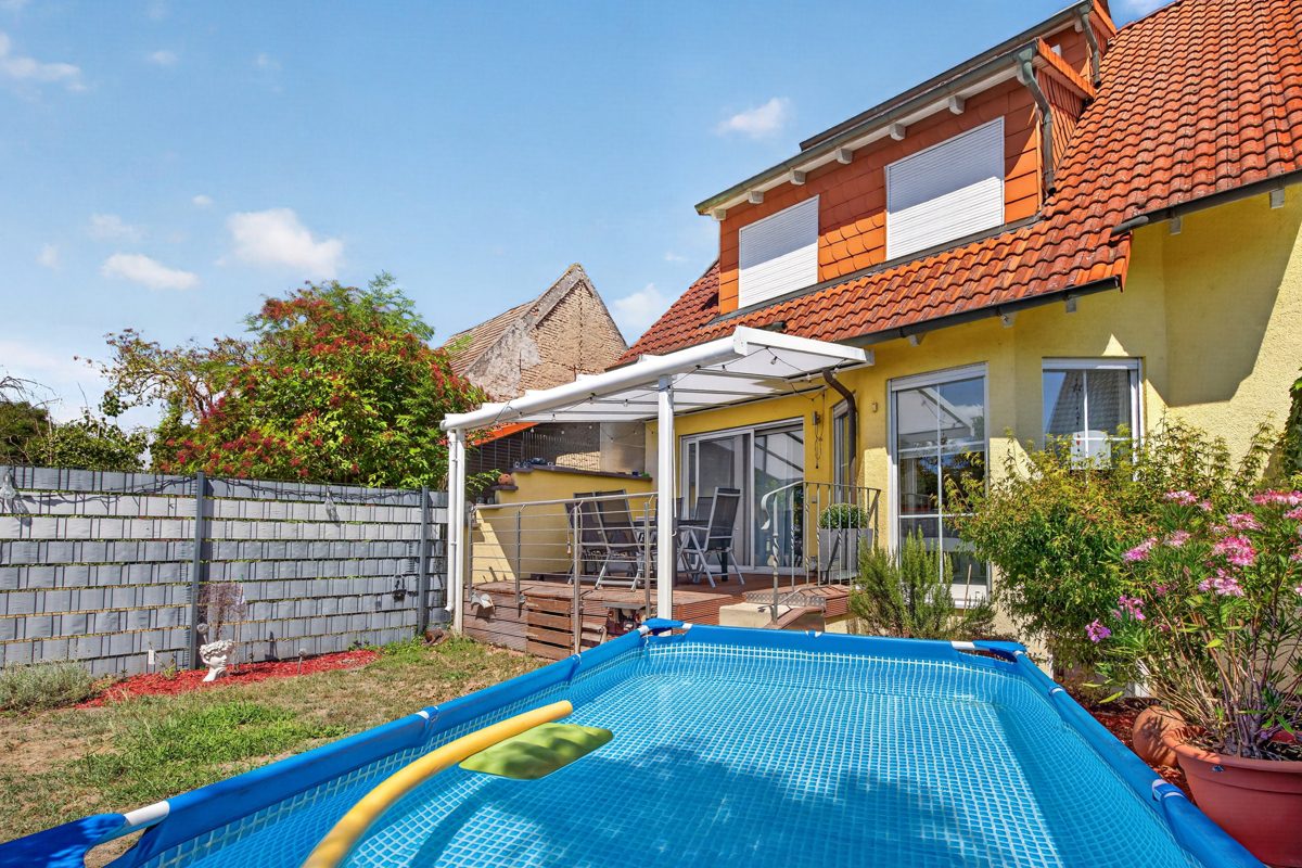Immobilienangebot - Dettenheim / Rußheim - Wohnen & Anlage - Rückzugsort für die ganze Familie – Einfamilienhaus mit Garten, Kaminofen und flexiblem Nebengebäude