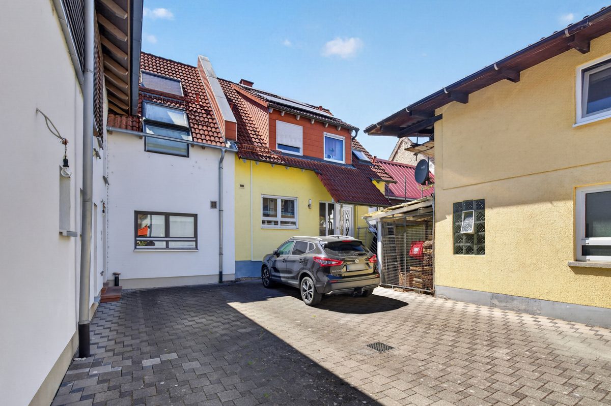 Immobilienangebot - Dettenheim / Rußheim - Wohnen & Anlage - Rückzugsort für die ganze Familie – Einfamilienhaus mit Garten, Kaminofen und flexiblem Nebengebäude