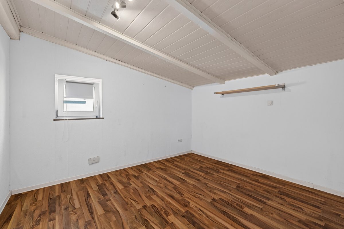 Immobilienangebot - Dettenheim / Rußheim - Wohnen & Anlage - Rückzugsort für die ganze Familie – Einfamilienhaus mit Garten, Kaminofen und flexiblem Nebengebäude