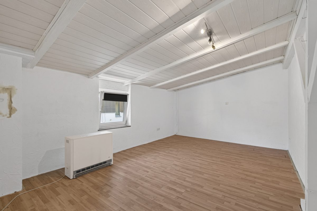 Immobilienangebot - Dettenheim / Rußheim - Wohnen & Anlage - Rückzugsort für die ganze Familie – Einfamilienhaus mit Garten, Kaminofen und flexiblem Nebengebäude
