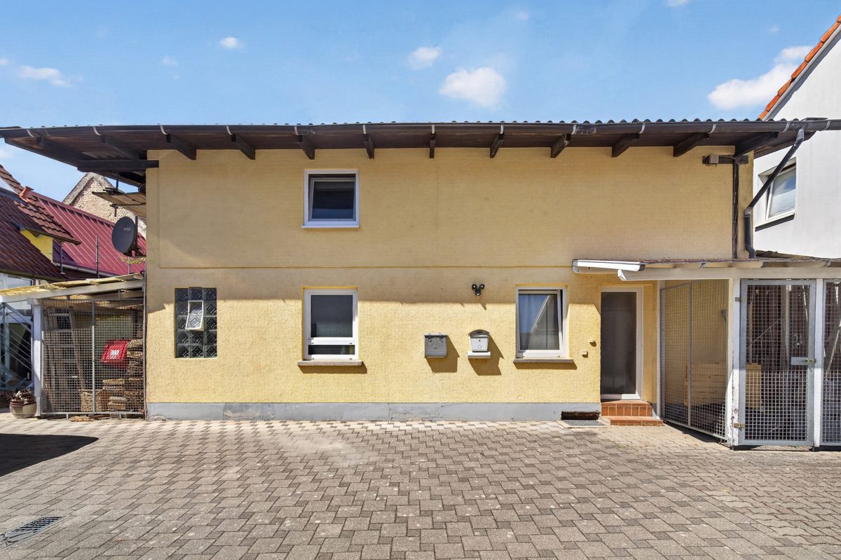 Immobilienangebot - Dettenheim / Rußheim - Wohnen & Anlage - Rückzugsort für die ganze Familie – Einfamilienhaus mit Garten, Kaminofen und flexiblem Nebengebäude