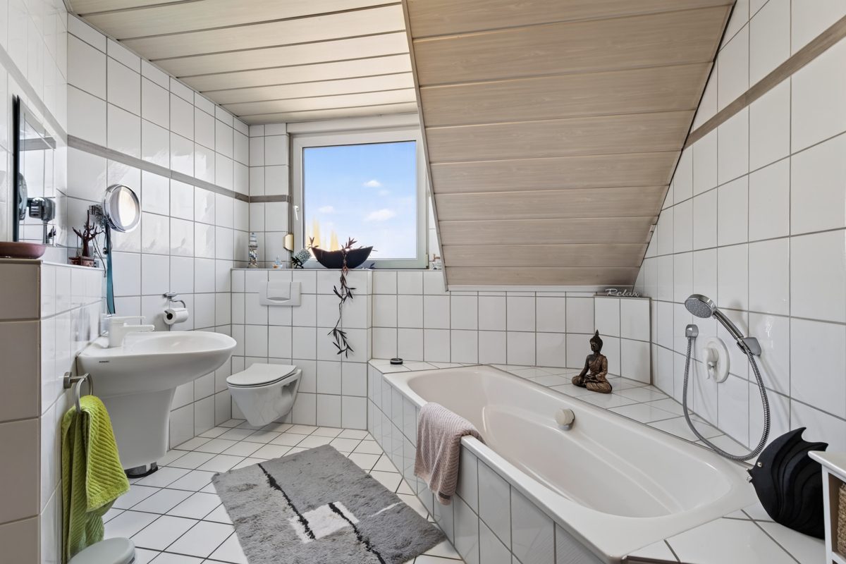 Immobilienangebot - Dettenheim / Rußheim - Wohnen & Anlage - Rückzugsort für die ganze Familie – Einfamilienhaus mit Garten, Kaminofen und flexiblem Nebengebäude