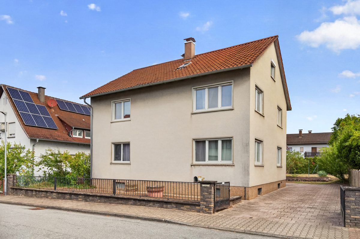Straßenansicht Immobilienangebot - Rheinstetten / Mörsch - Wohnen & Anlage - Kapitalanlage mit Zukunft - Ihr Zweifamilienhaus mit Perspektive
