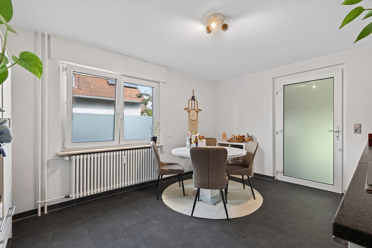 Küche im EG Immobilienangebot - Rheinstetten / Mörsch - Wohnen & Anlage - Kapitalanlage mit Zukunft - Ihr Zweifamilienhaus mit Perspektive