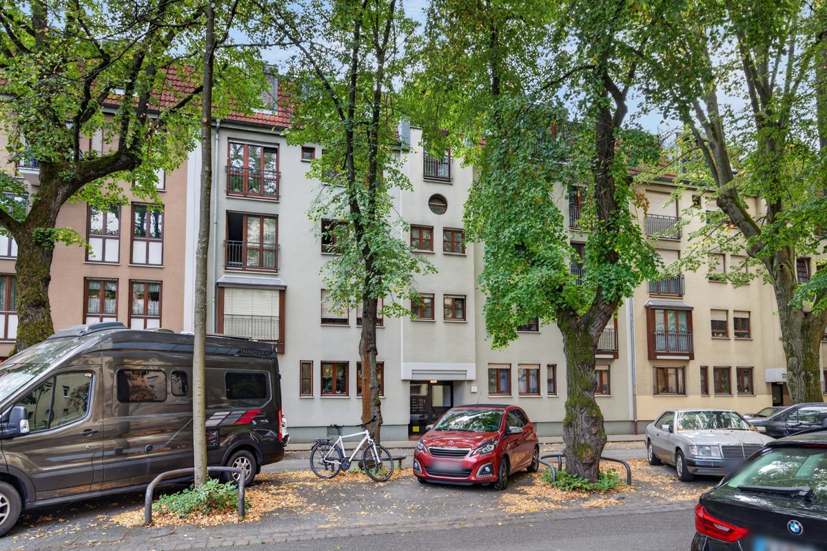 Immobilienangebot - Karlsruhe / Oststadt - Wohnungen - Großzügige Zweizimmerwohnung mit Ostbalkon und Tiefgaragenstellplatz in der Karlsruher Oststadt
