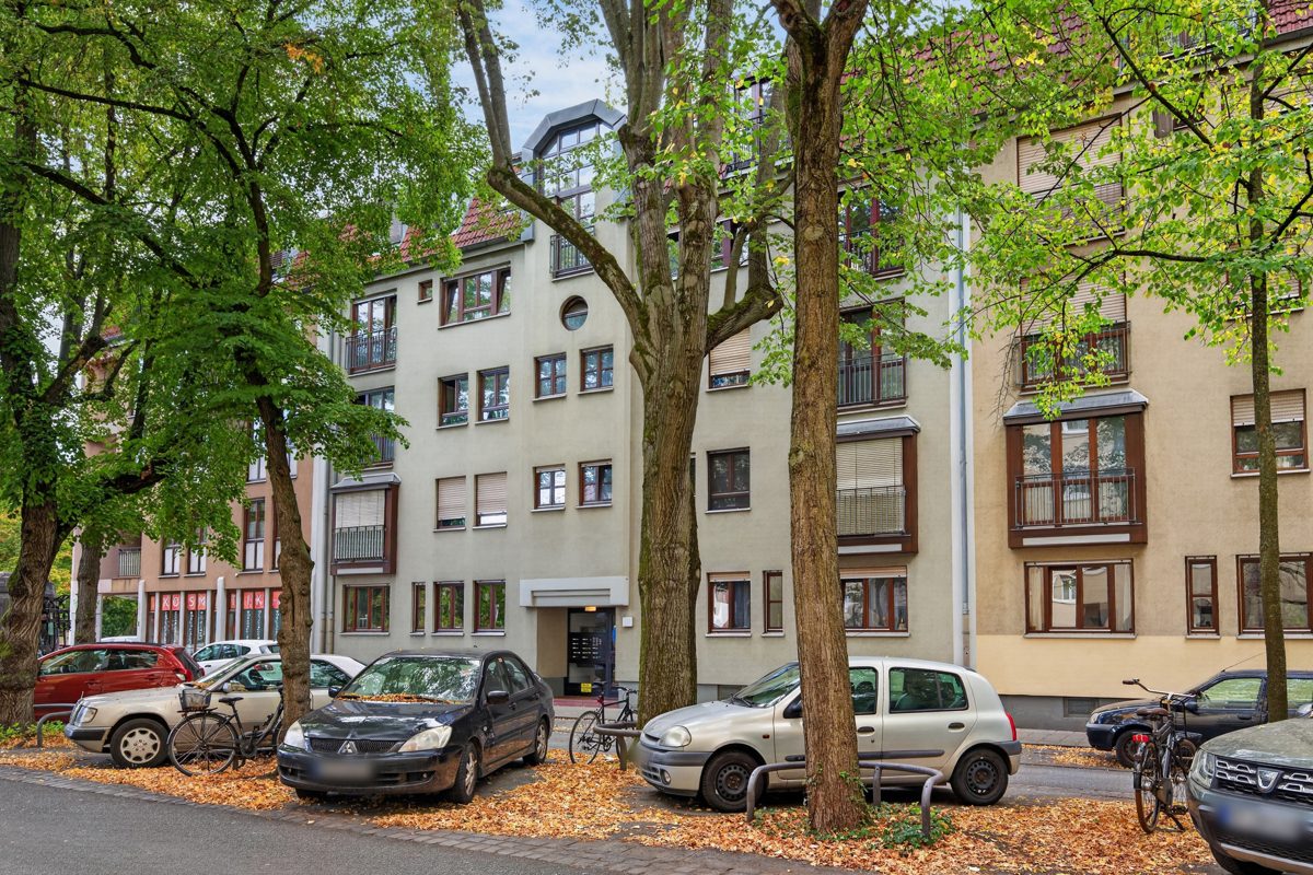 Immobilienangebot - Karlsruhe / Oststadt - Wohnungen - Großzügige Zweizimmerwohnung mit Ostbalkon und Tiefgaragenstellplatz in der Karlsruher Oststadt