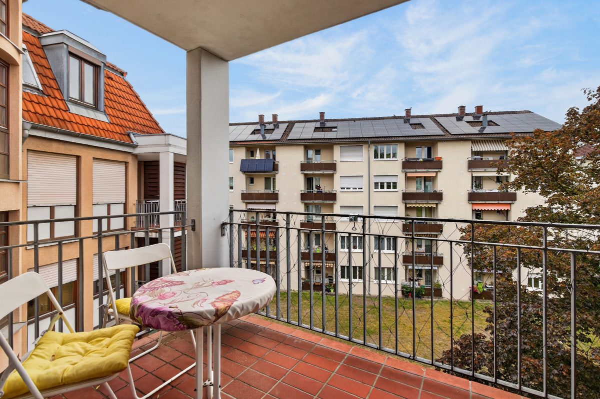 Immobilienangebot - Karlsruhe / Oststadt - Wohnungen - Großzügige Zweizimmerwohnung mit Ostbalkon und Tiefgaragenstellplatz in der Karlsruher Oststadt