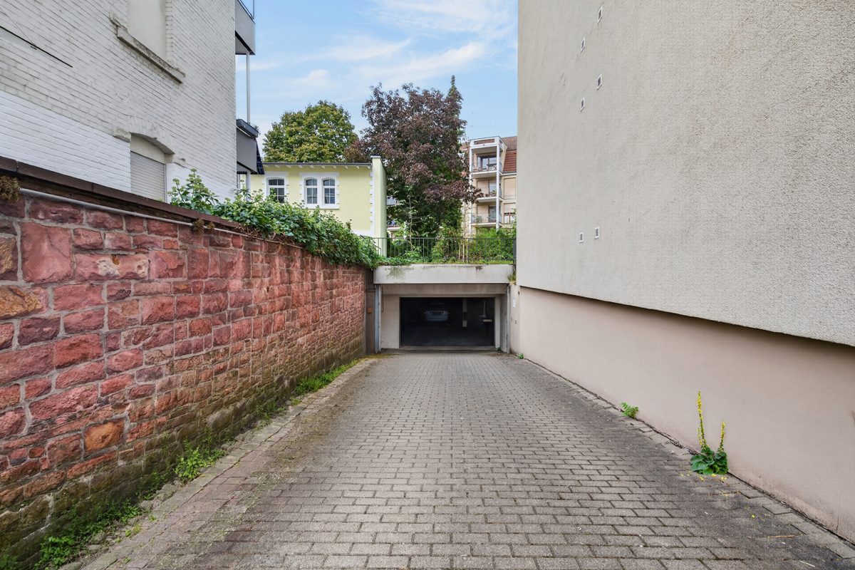 Immobilienangebot - Karlsruhe / Oststadt - Wohnungen - Großzügige Zweizimmerwohnung mit Ostbalkon und Tiefgaragenstellplatz in der Karlsruher Oststadt