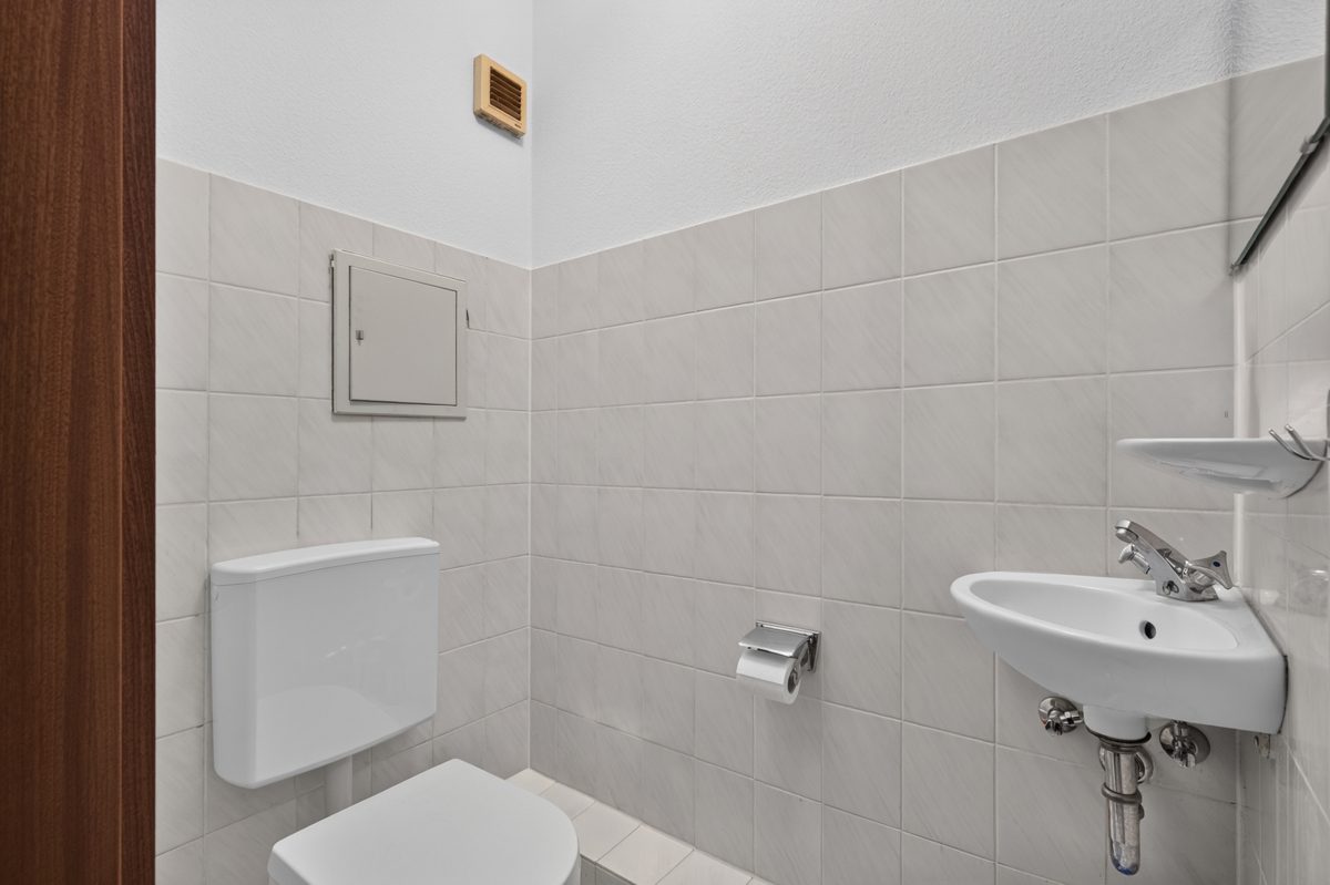 Immobilienangebot - Karlsruhe / Oststadt - Wohnungen - Großzügige Zweizimmerwohnung mit Ostbalkon und Tiefgaragenstellplatz in der Karlsruher Oststadt