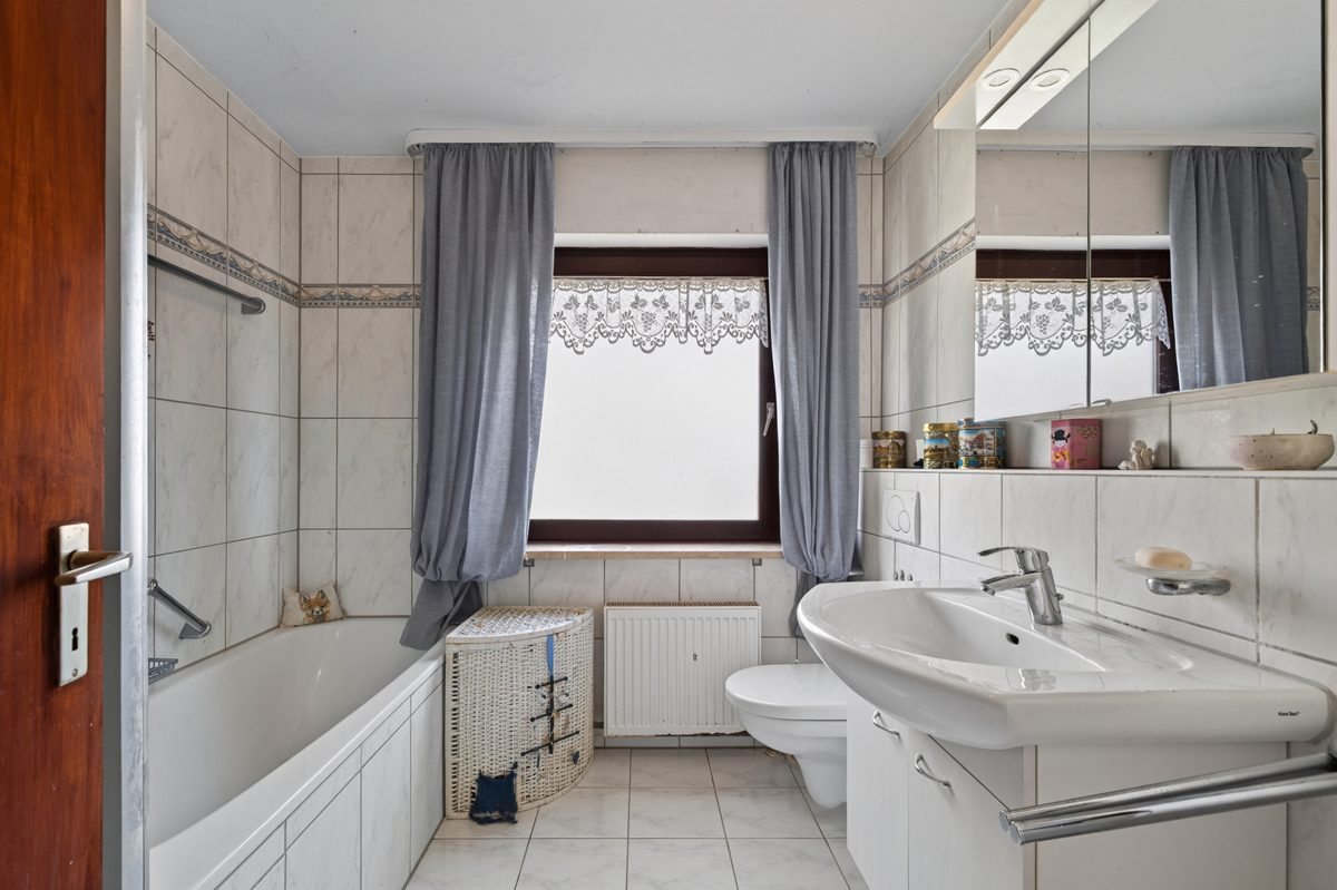 Immobilienangebot - Stutensee / Blankenloch - Wohnen & Anlage - Platz für Ihre Ideen – Einfamilienhaus mit Potenzial in ruhiger Wohngegend