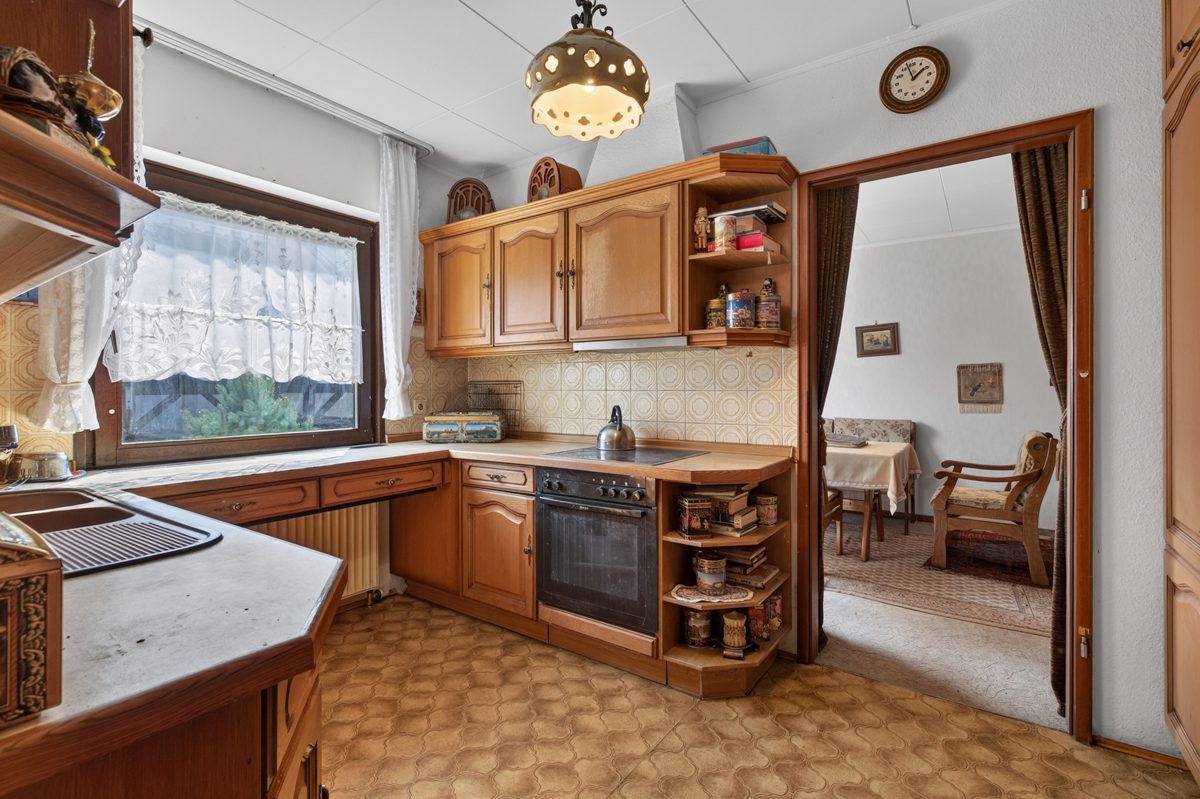 Immobilienangebot - Stutensee / Blankenloch - Wohnen & Anlage - Platz für Ihre Ideen – Einfamilienhaus mit Potenzial in ruhiger Wohngegend