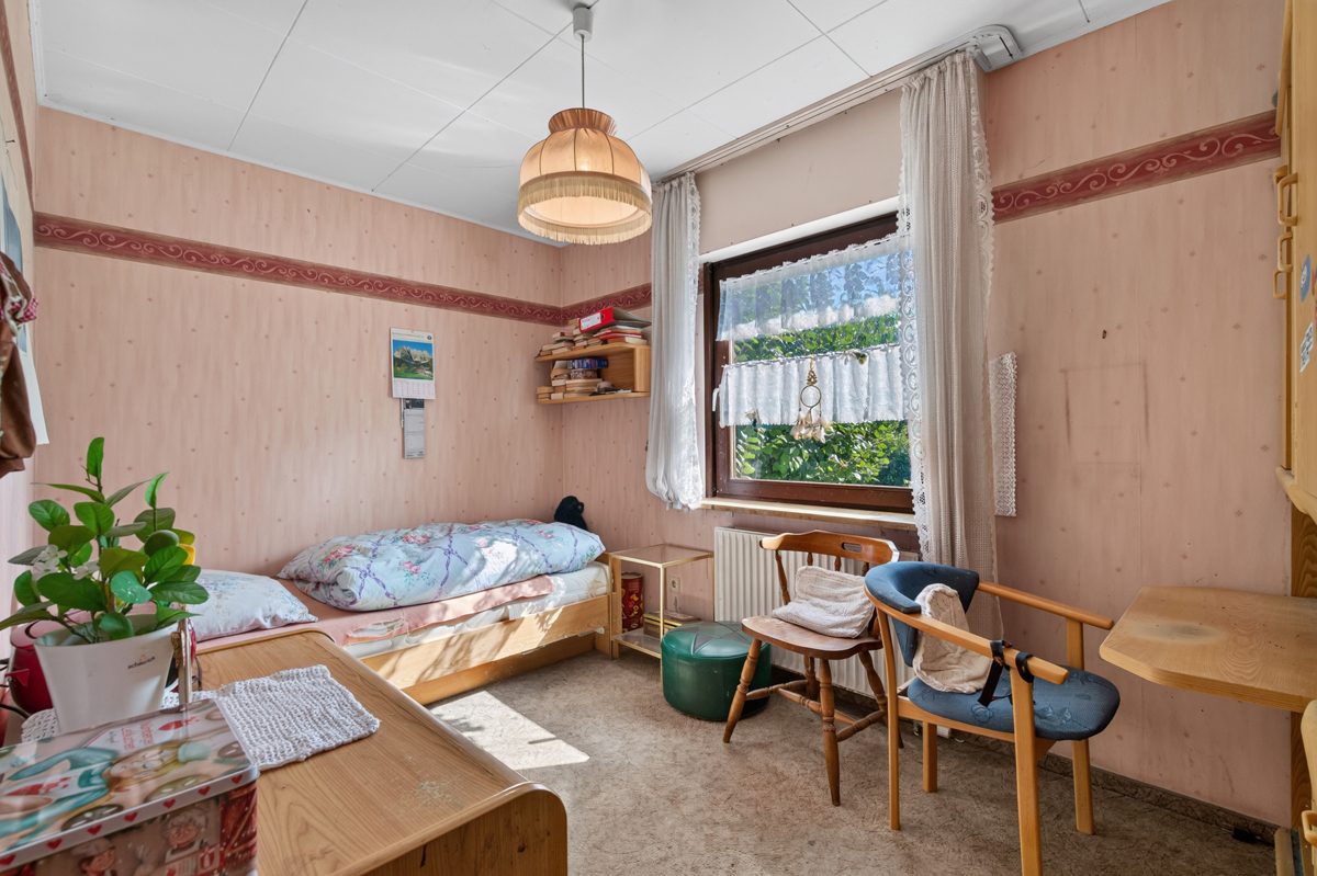Immobilienangebot - Stutensee / Blankenloch - Wohnen & Anlage - Platz für Ihre Ideen – Einfamilienhaus mit Potenzial in ruhiger Wohngegend