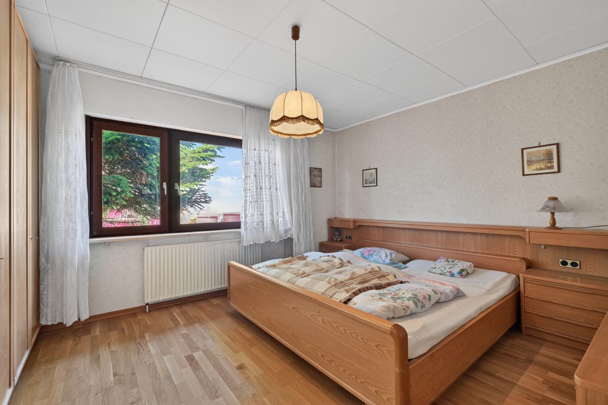Immobilienangebot - Stutensee / Blankenloch - Wohnen & Anlage - Platz für Ihre Ideen – Einfamilienhaus mit Potenzial in ruhiger Wohngegend