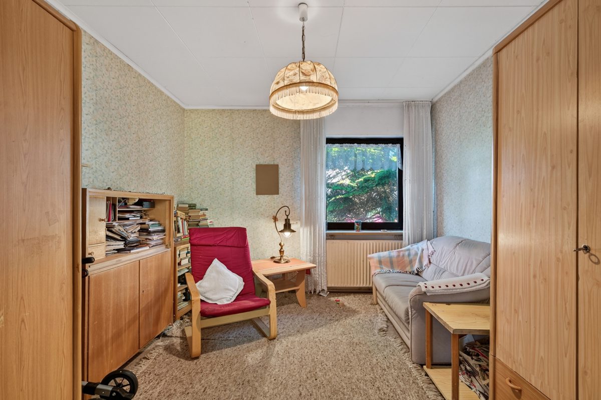 Immobilienangebot - Stutensee / Blankenloch - Wohnen & Anlage - Platz für Ihre Ideen – Einfamilienhaus mit Potenzial in ruhiger Wohngegend