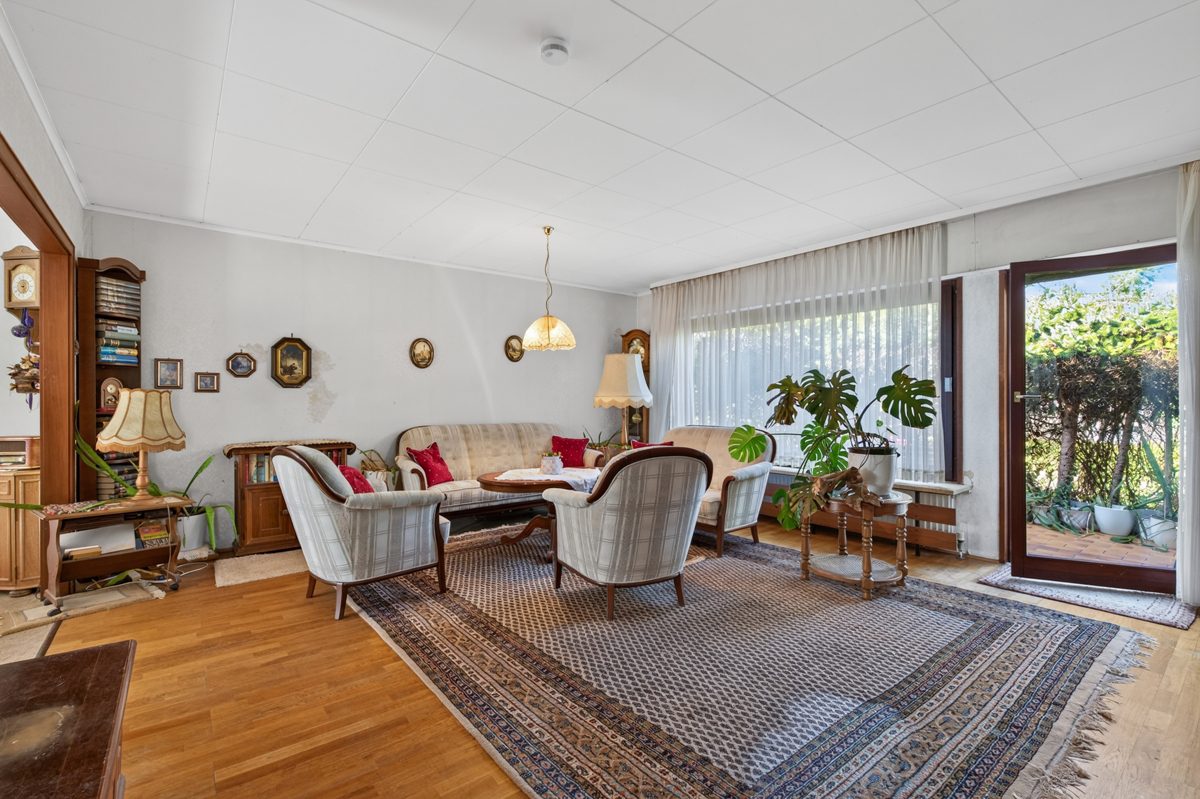 Immobilienangebot - Stutensee / Blankenloch - Wohnen & Anlage - Platz für Ihre Ideen – Einfamilienhaus mit Potenzial in ruhiger Wohngegend