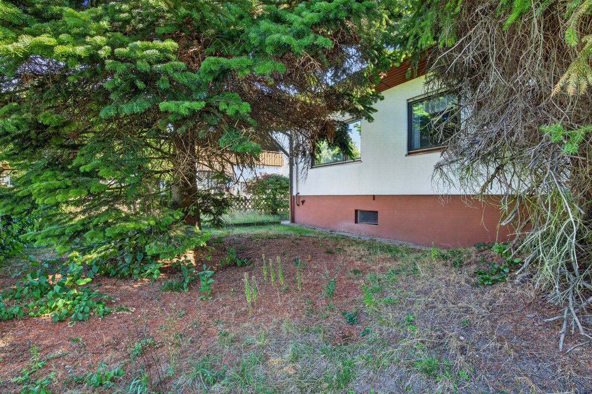 Immobilienangebot - Stutensee / Blankenloch - Wohnen & Anlage - Platz für Ihre Ideen – Einfamilienhaus mit Potenzial in ruhiger Wohngegend