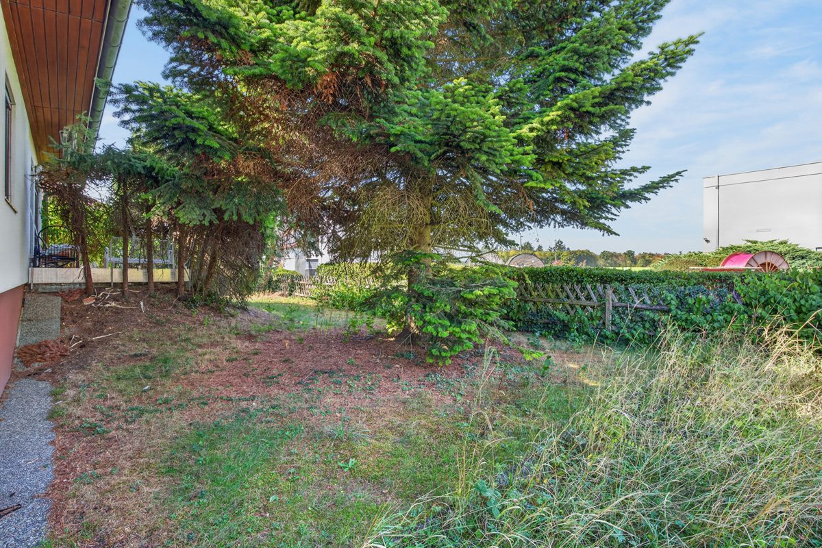 Immobilienangebot - Stutensee / Blankenloch - Wohnen & Anlage - Platz für Ihre Ideen – Einfamilienhaus mit Potenzial in ruhiger Wohngegend