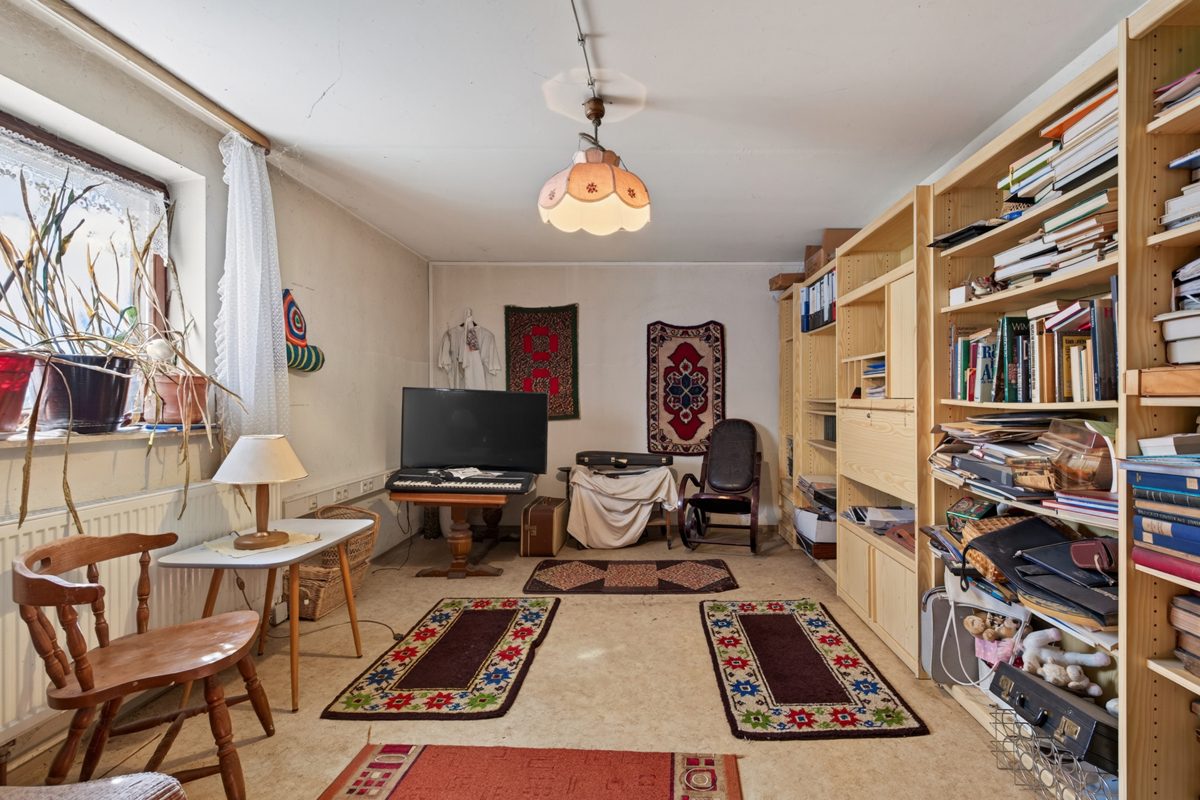 Immobilienangebot - Stutensee / Blankenloch - Wohnen & Anlage - Platz für Ihre Ideen – Einfamilienhaus mit Potenzial in ruhiger Wohngegend