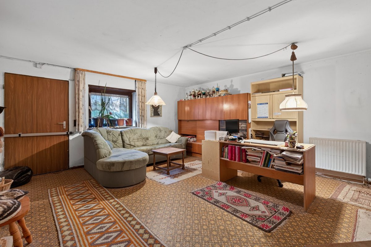 Immobilienangebot - Stutensee / Blankenloch - Wohnen & Anlage - Platz für Ihre Ideen – Einfamilienhaus mit Potenzial in ruhiger Wohngegend