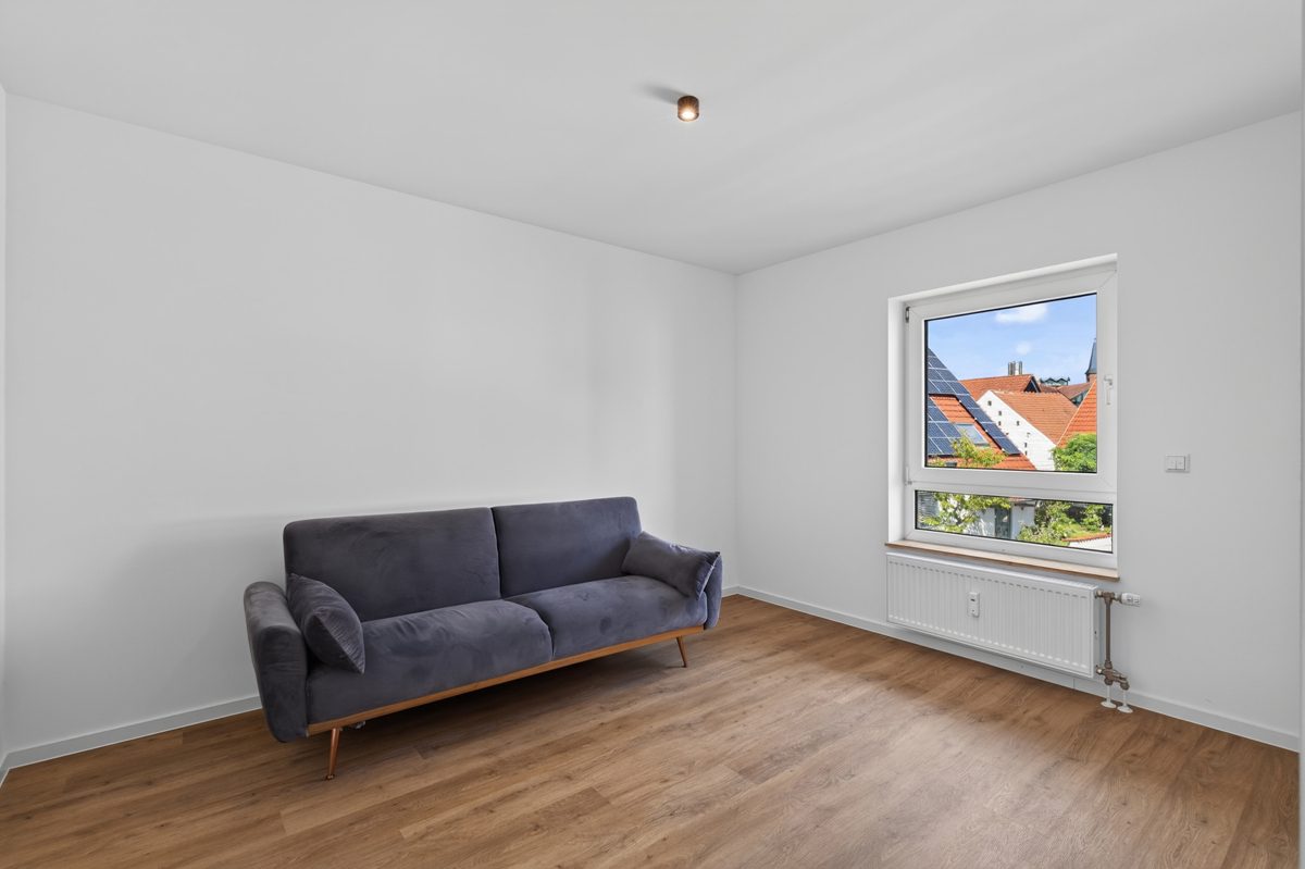 Schlafzimmer 1 Immobilienangebot - Linkenheim-Hochstetten / Linkenheim - Wohnungen - Modernisiert, gepflegt und bezugsbereit: Attraktive 3,5-Zimmer-Wohnung mit Balkon und Garage!
