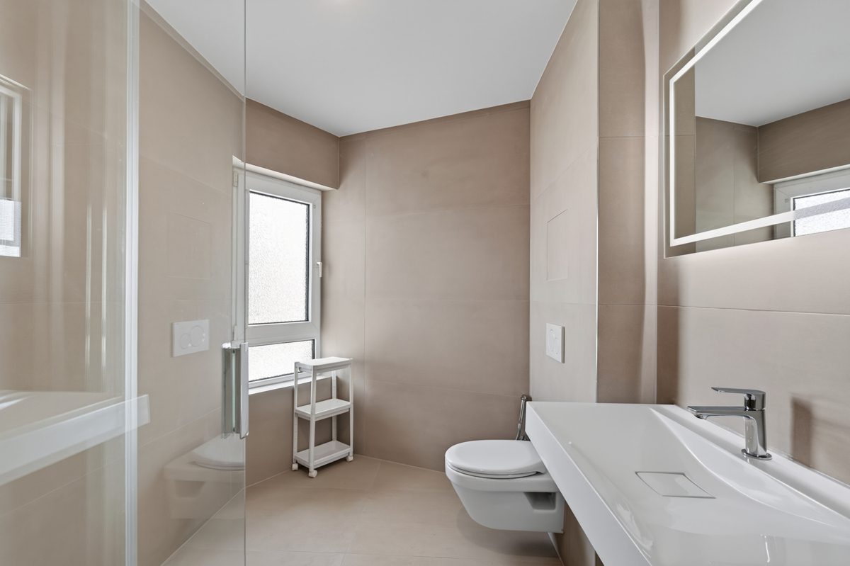 Bad Ansicht 1 Immobilienangebot - Linkenheim-Hochstetten / Linkenheim - Wohnungen - Modernisiert, gepflegt und bezugsbereit: Attraktive 3,5-Zimmer-Wohnung mit Balkon und Garage!